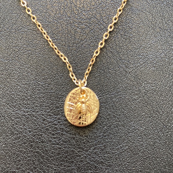 NWT Park Lane Honey layered Bee with medallion necklace with extender - Picture 6 of 12